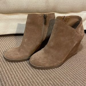 Lucky Brand camel suede booties.